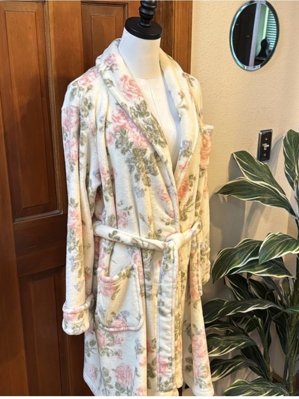 Beautiful LRL Belted Robe EUC Size L